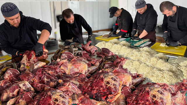 Uzbek POPULAR and TRADITIONAL Street Food. BeshBarmak and Naryn. Uzbek Cuisine