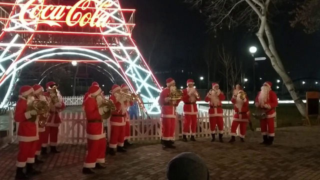 Оркестр Дедов Морозов в Central Park (Тельмана)
