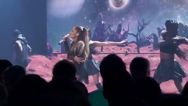 Ariana Grande – Break Free Live on the Honda Stage