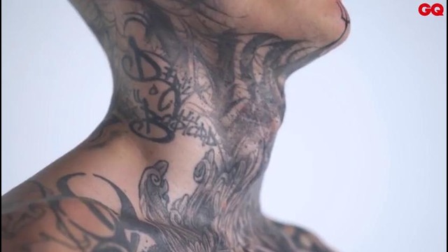 Скруджи рассказывает про свои татуировки