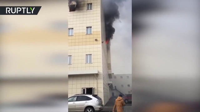 Видео с места пожара в ТЦ «Зимняя вишня» в центре Кемерова