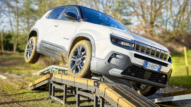 Jeep Avenger (2024) Off-Road Test Drive