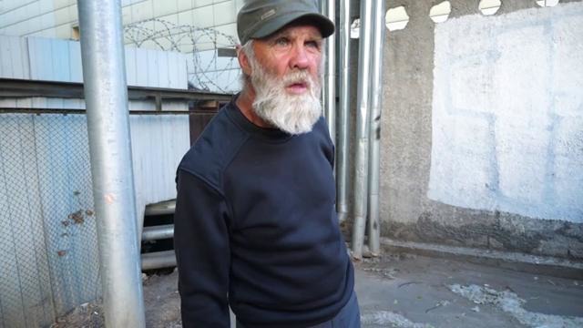 На что потратит 50 000 рублей бездомный дедушка за 24 часа