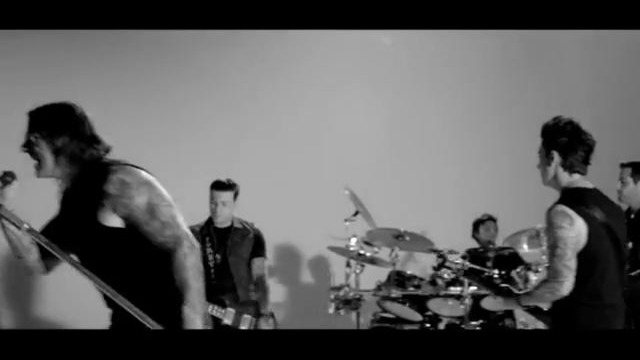 Avenged Sevenfold – Hail To The King (Official Music Video 2013!)