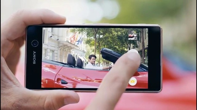Xperia M5 with fast focusing Hybrid AF camera technology