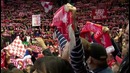«Youll Never Walk Alone» в исполнении фанатов «Ливерпуля» и «Боруссии» Д