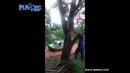 Полицейский спасает жизнь девушке
