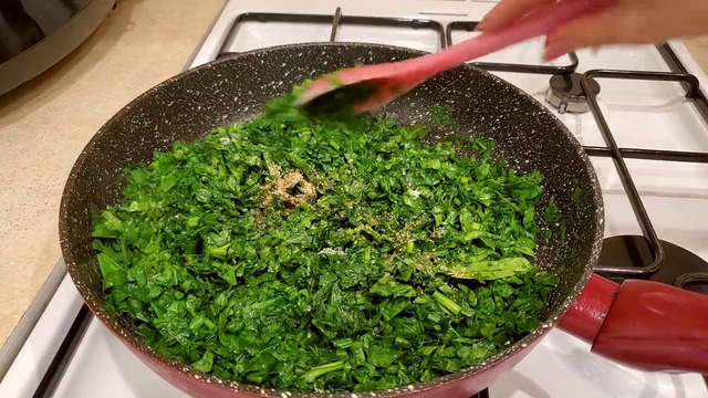 Яичный рулет со шпинатом – красивое, вкусное и полезное блюдо