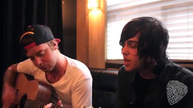 Sleeping With Sirens – If I am James Dean, Youre Audrey Hepburn (acoustic)