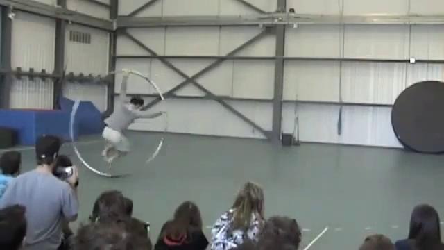 Танец с обручем