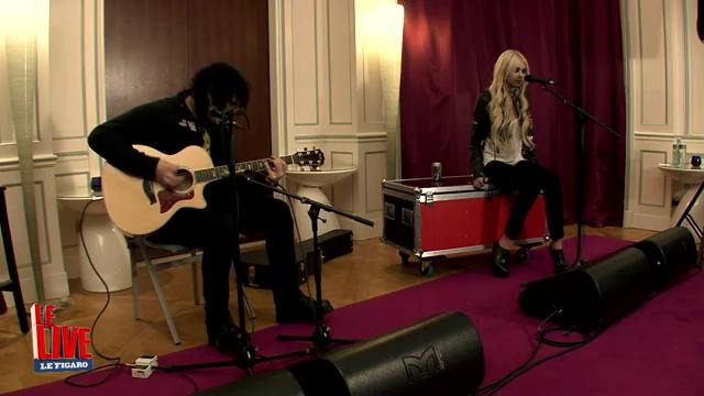 The Pretty Reckless – Make Me Wanna Die (Acoustic, Le Figaro)