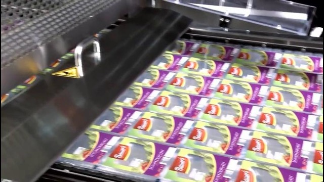 Packaging machine for high volumina and extra-wide films