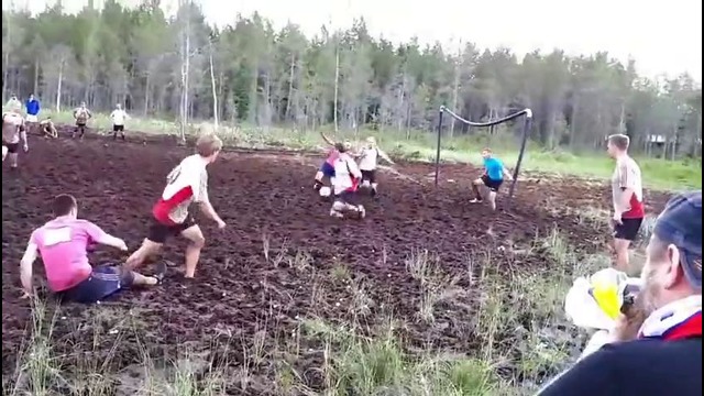 Сборная России стала чемпионом мира по болотному футболу