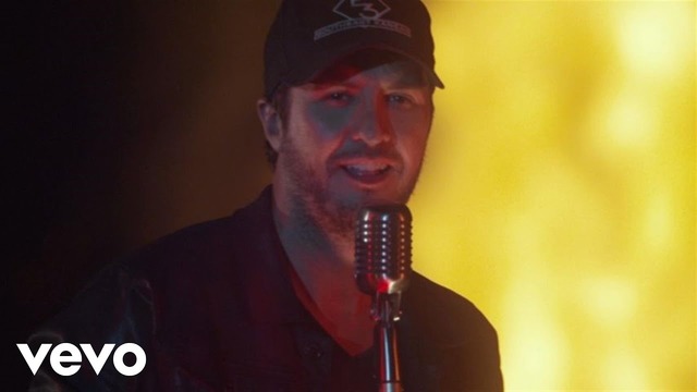 Luke Bryan – That’s My Kind Of Night (Official Music Video)
