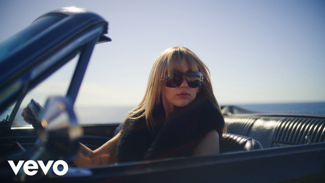 Miley Cyrus – Younger You (From the «Hannah Montana 20th Anniversary Special»)