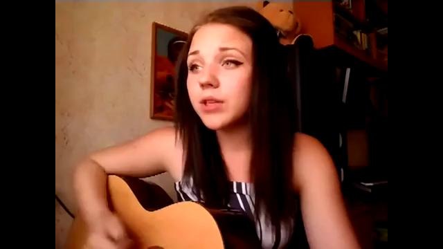 Девушка поет ро Любовь и Доту 2