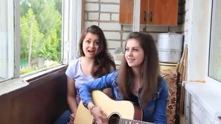 Девчонки поют и играют на гитаре:)