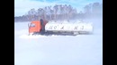 Камаз пробивает дорогу через занос на трассе