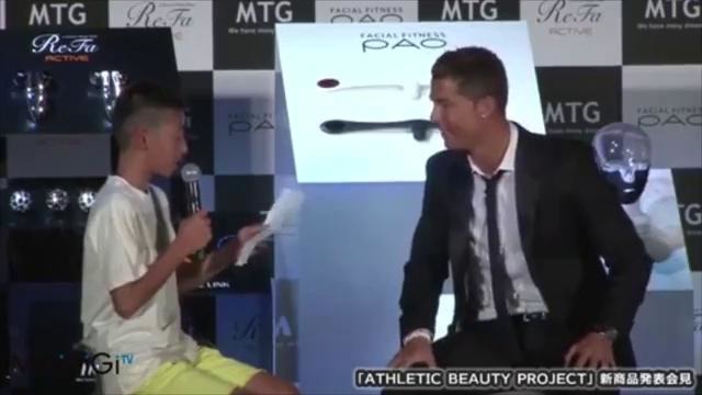 Роналду поддержал говорящего на португальском японского мальчика