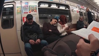 Пранк спит на людях в метро 2