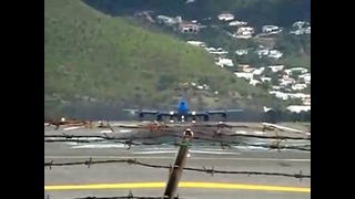 Crazy St. Maarten 747 Takeoff