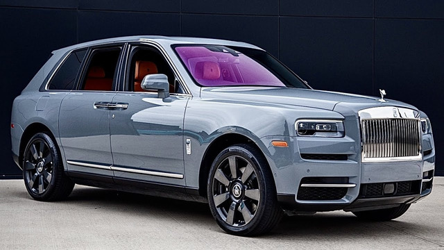 2022 Rolls Royce Cullinan – Interior and Exterior in detail