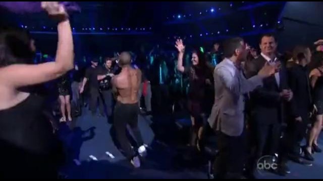 Swizz Beatz, Chris Brown & Ludacris – Everyday Birthday (2012 American Music Awards)