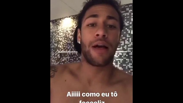 Neymar поет в Instagram