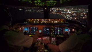 Красивый заход на посадку в Бостоне Боинга 777 из кабины пилотов