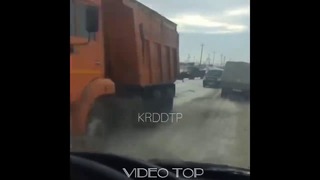 Автомобили замело на трассе Юга России. Спасение водителей из снежного плена
