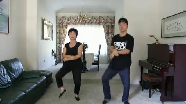 Прикольный танец с мамой