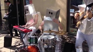Роботы уличные музыканты ► n3k trio – необычная рок группа роботов