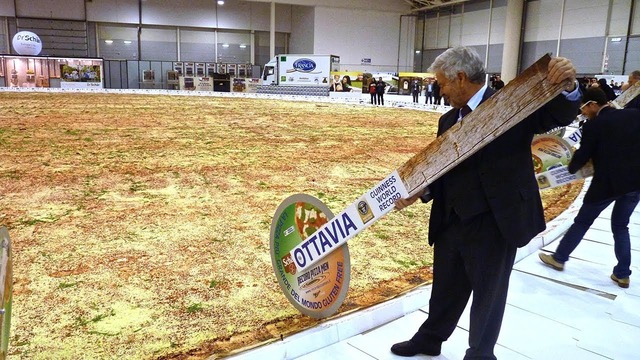 Самая большая пицца в мире! еда, которая бьет все рекорды