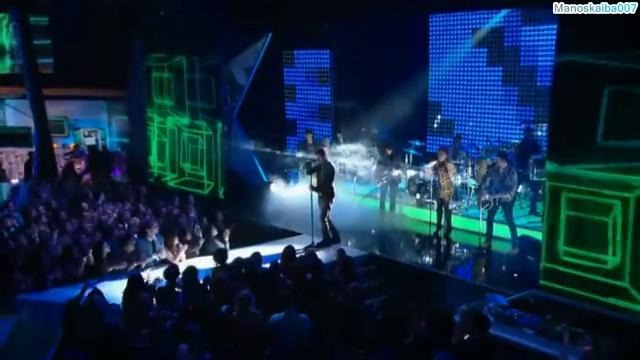Enrique Iglesias Performs Heart Attack on Halo