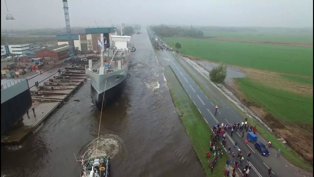 Зрелищный спуск корабля на воду в Нидерландах