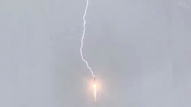 В ракету Союз попала молния при старте 27.05.19