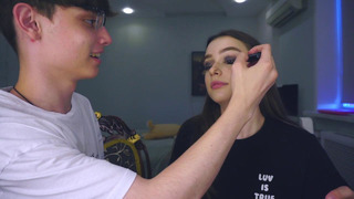 My brother does my makeup! (っಠ‿ಠ)