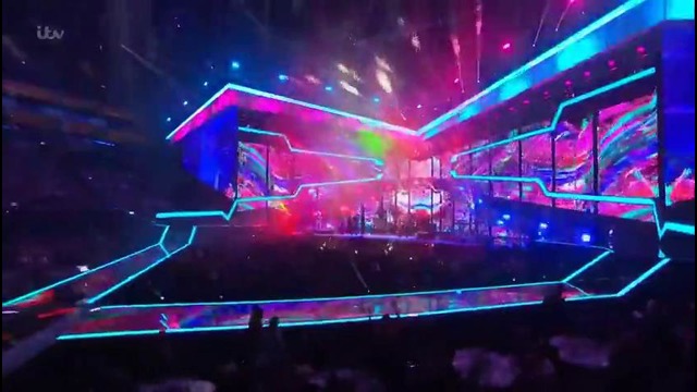 The Chainsmokers & Coldplay – Something Just Like This (BRIT Awards 2017)