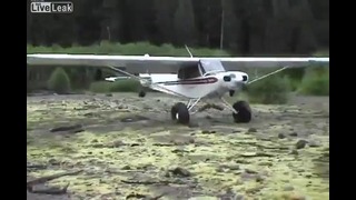 Приземление самолета на речку в Аляске