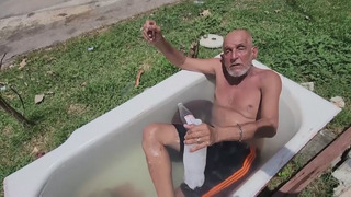 Ледяные ванны на улице: как кубинцы спасаются от жары