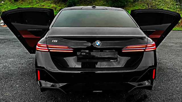 2024 BMW i5 – Ultra Luxury Midsize Sedan