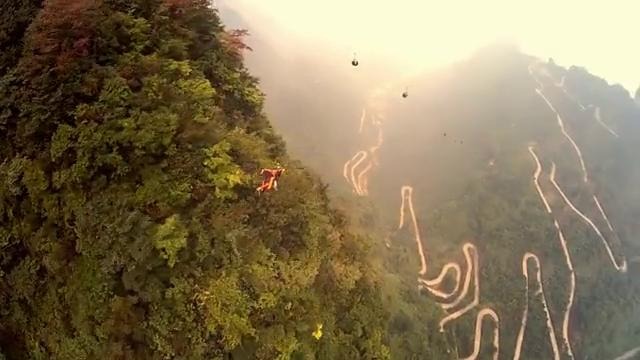 Великолепные прыжки с парашютом