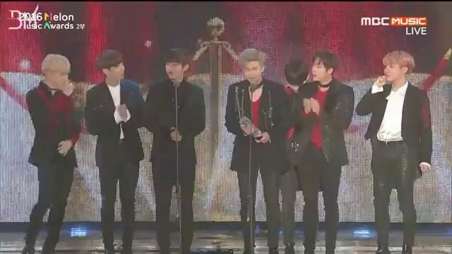 RUS SUB 19.11.16 BTS получают награду Альбом Года на MelOn Music Awards