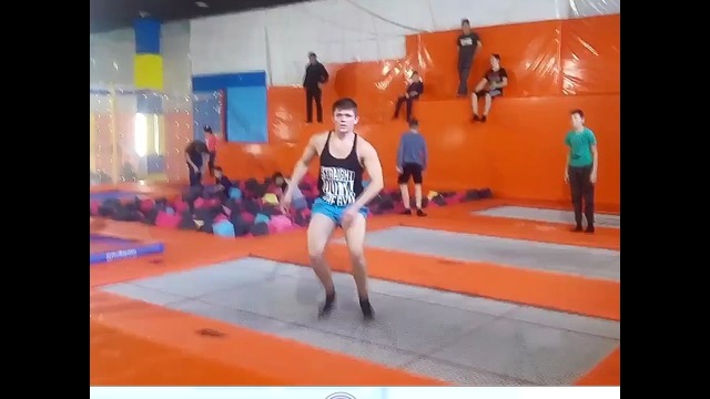 Ташкент Крутые прыжки в Батутном центре ifly) Серёга и Тимурчик