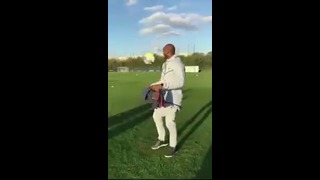 Мбаппе понабивал мяч с Кобе Брайантом