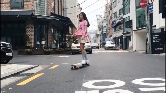 Искусство – Ko Hyojoo Rolls Through Seoul in Style