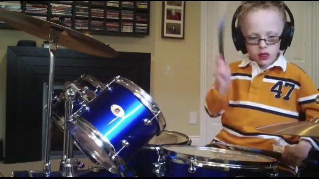 Jaxon Smith – подрастающий талант-барабанщик