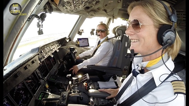 Обычный рабочий день двух прекрасных лётчик на тяжёлом лайнере MD-11F