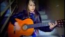 Девушка играет на гитаре(песня собственного сочинения)