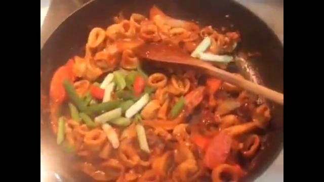 Korean Food: Spicy Fried Squid (오징어 볶음)